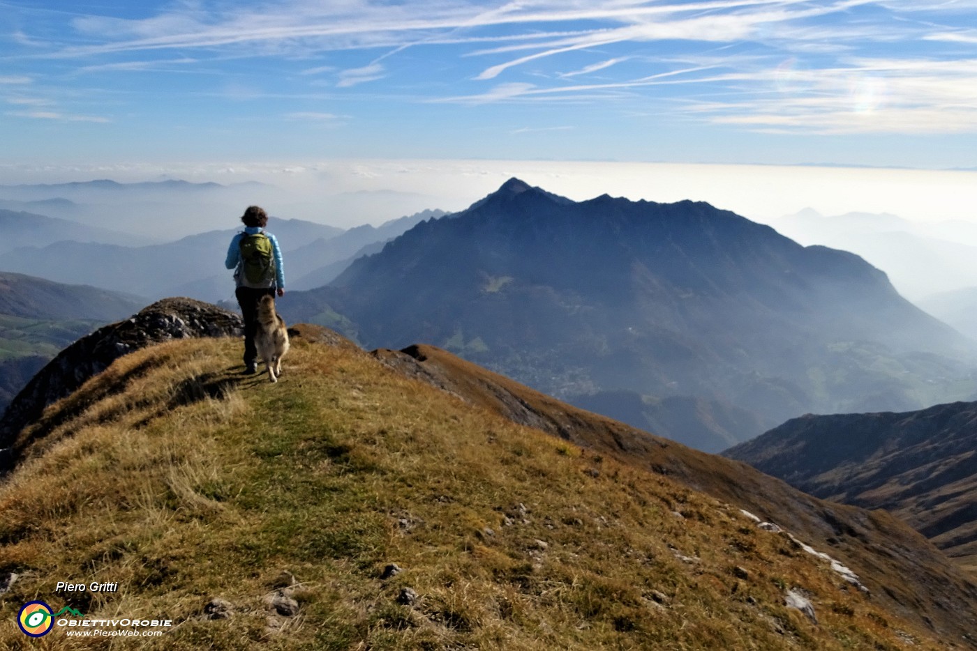 76 Scendiamo in cresta con vista in Alben.JPG